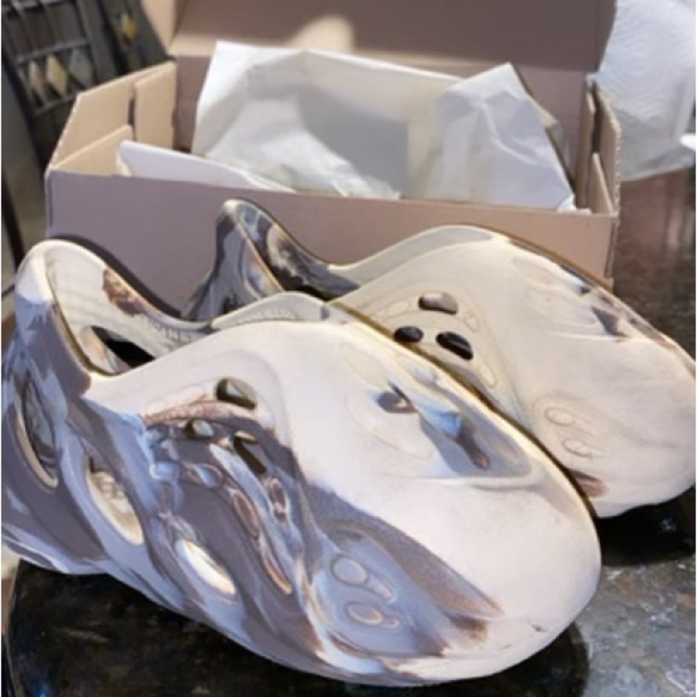 Toddler Yeezy foam runners